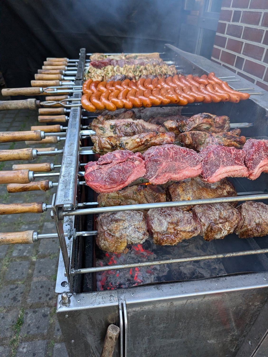 Rind mit Salzkruste und zart-rosé Kern, frisch vom Spieß geschnitten